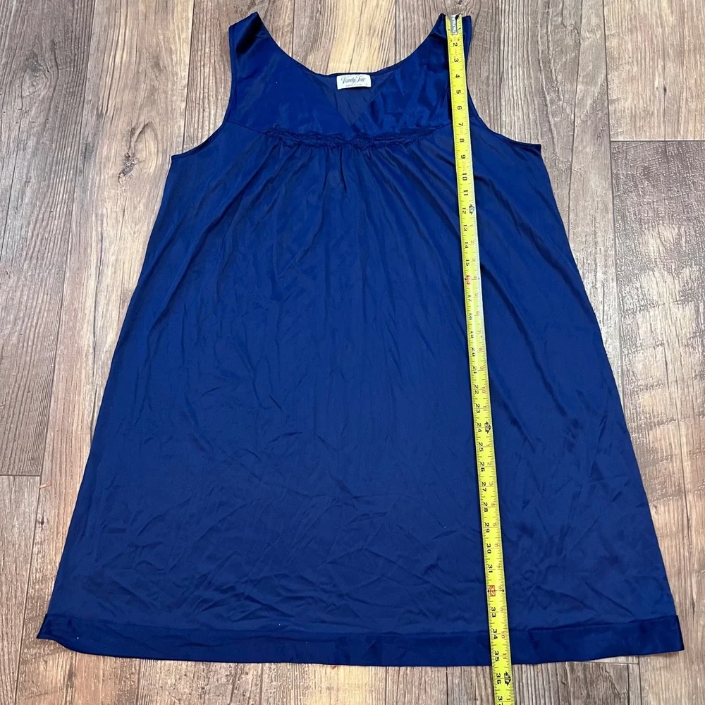 Vanity Fair‎ Vintage Navy Blue Nylon Nightgown Sleeveless Embroidered Chemise L
